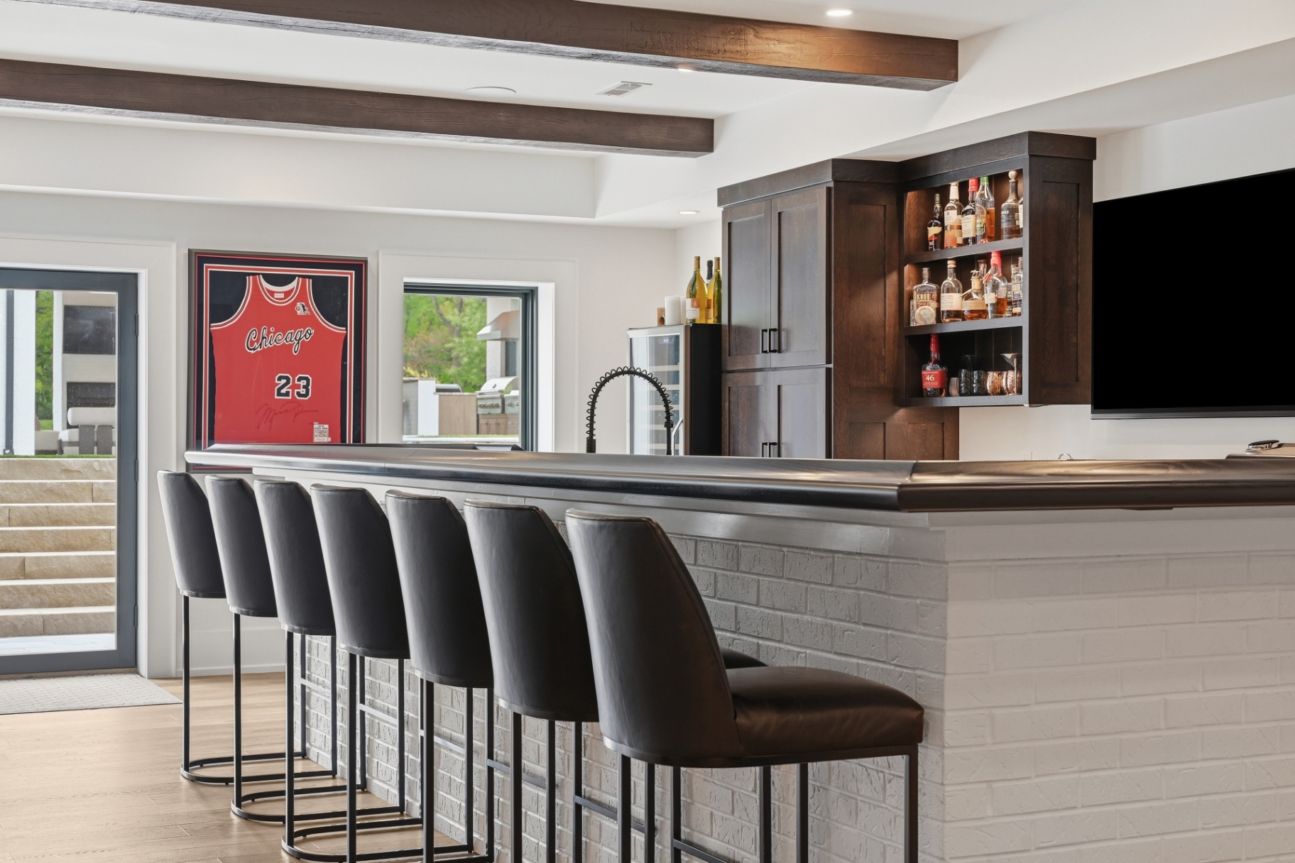 Kitchen & Bar