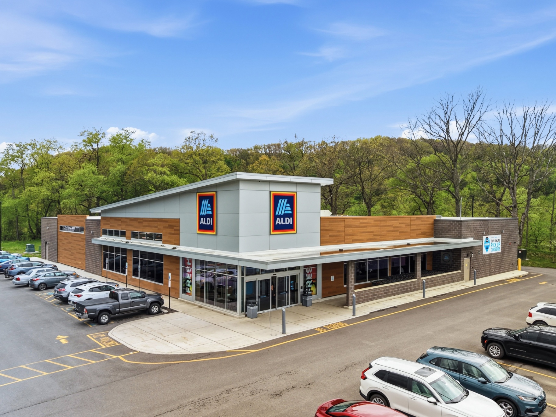 Aerial view of Aldi parking lot